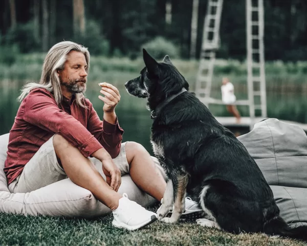 Pusi Tev, pusi man- tā ir draudzība!